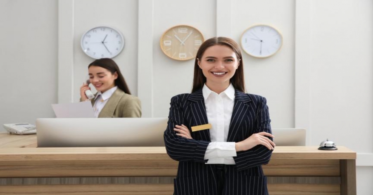 APRESENTAÇÃO PESSOAL E IMAGEM PROFISSIONAL NO SERVIÇO DE ATENDENTE E RECEPÇÃO