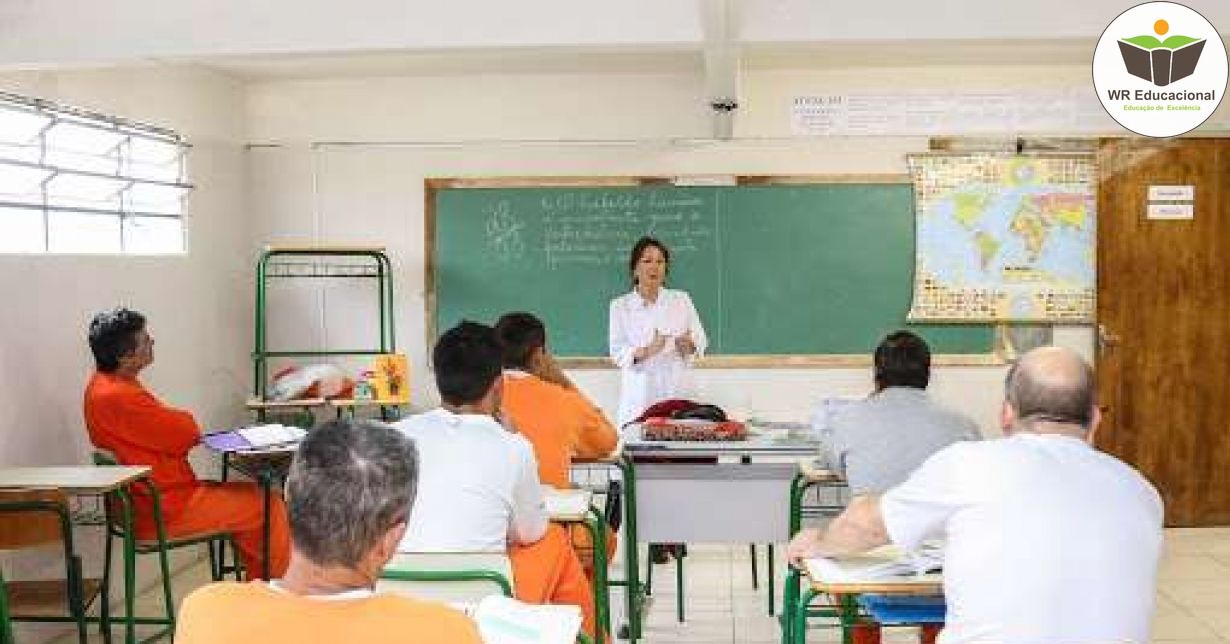 DOCÊNCIA ENTRE AS GRADES