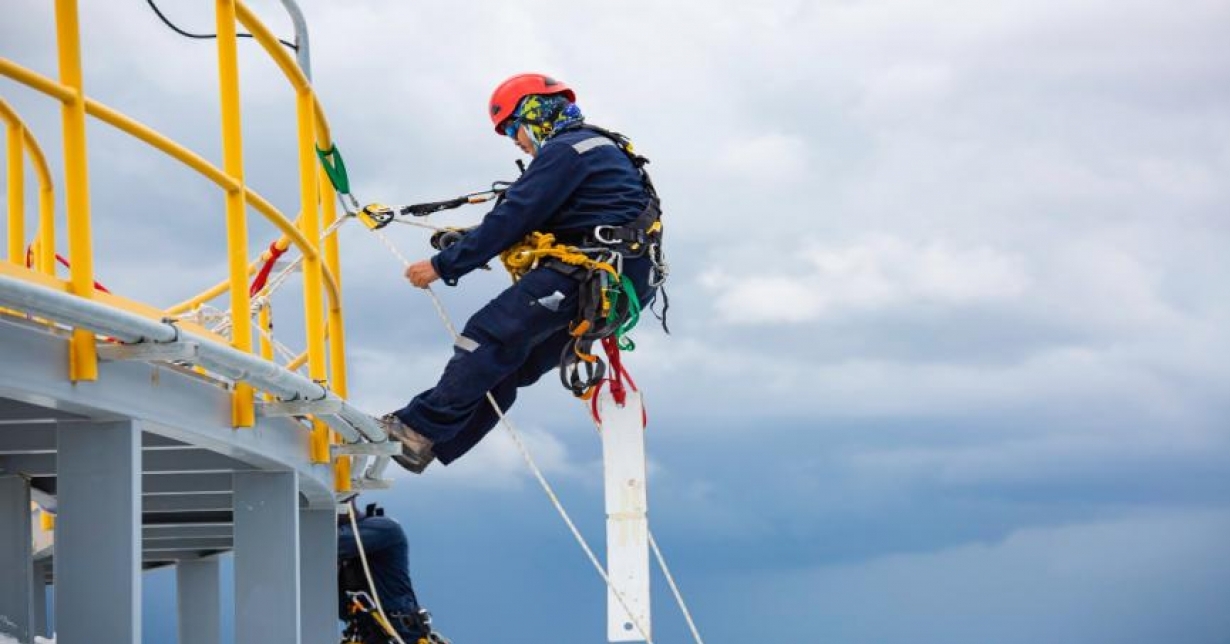 TRABALHO EM ALTURA, ESPAÇOS CONFINADOS E SEGURANÇA OPERACIONAL EM OFFSHORE